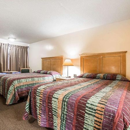 Econo Lodge Inn & Suites Kalispell - Glacier National Park Gateway מראה חיצוני תמונה