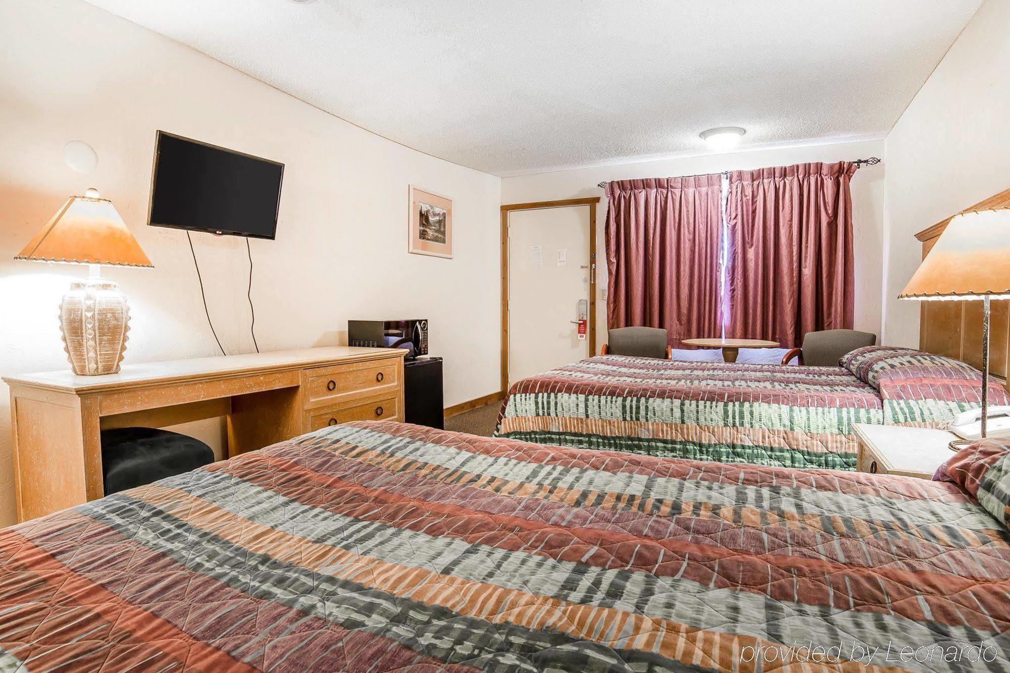 Econo Lodge Inn & Suites Kalispell - Glacier National Park Gateway מראה חיצוני תמונה