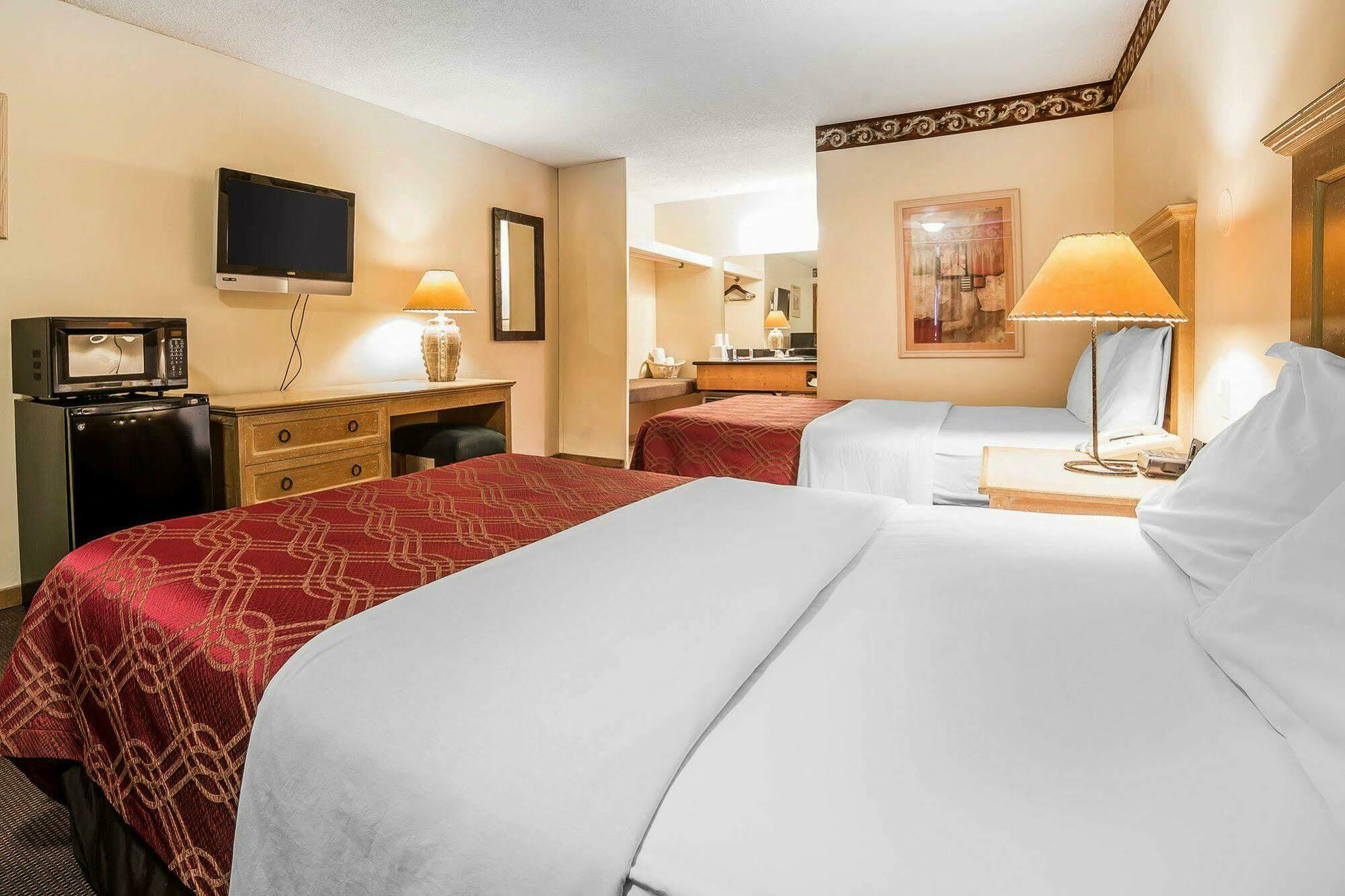 Econo Lodge Inn & Suites Kalispell - Glacier National Park Gateway מראה חיצוני תמונה
