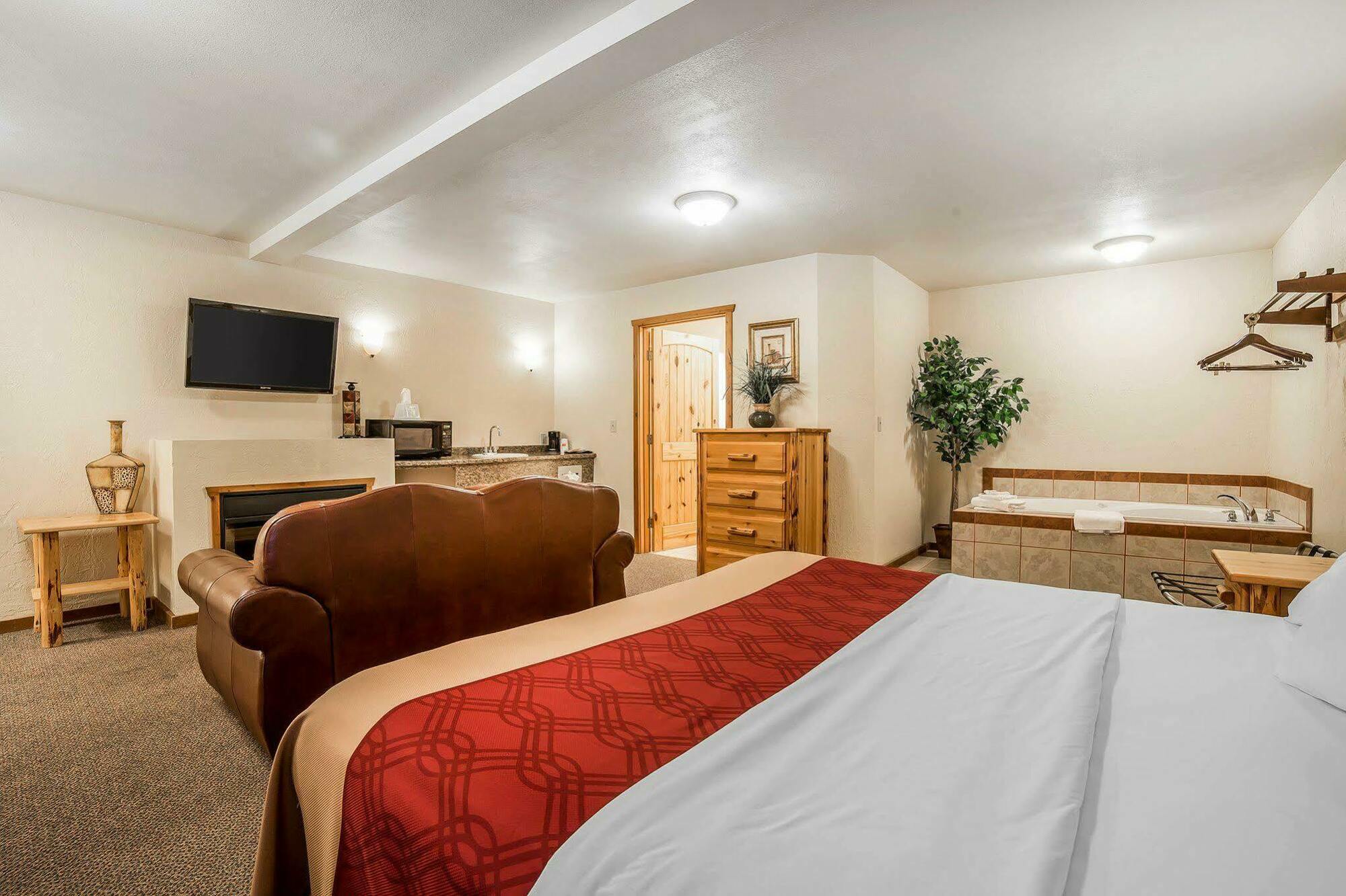 Econo Lodge Inn & Suites Kalispell - Glacier National Park Gateway מראה חיצוני תמונה